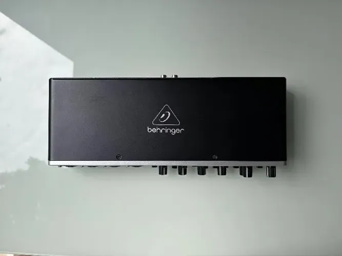 Interface de Áudio Behringer UMC404HD | 4 CANAIS