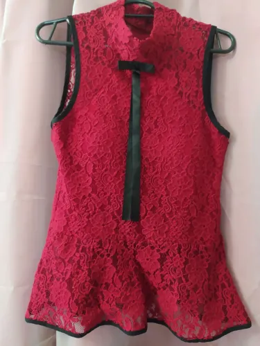 Blusa feminina de renda com bojo semi-nova brechó desapego tamanho 38 charmosa