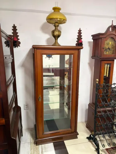 Antiga Cristaleira Madeira vidros frontal e lateral