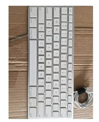 Teclado Apple Magic Keyboard A1243 Com Fio Usb Prata/branco Inglês Us (Usado)