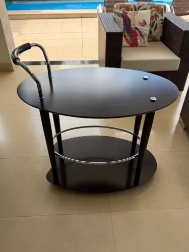 Mesa de centro oval preta - moderna e elegante