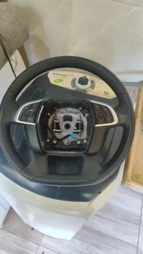 Volante Citroen C4 lounge com comandos