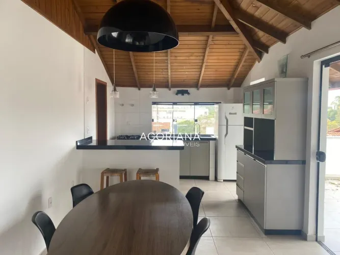 Apartamento com Terraço 3 dormitórios no Rio Tavares próximo da praia