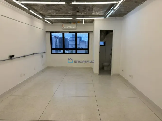 Sala comercial 33m² à venda Metrô Santa Cruz.