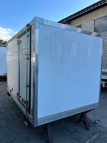 Baú refrigerado semi nova -10 a -15 hr ou kia 