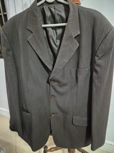 Ternos masculino azul marinho com risca de giz branca. Seminovo,  perfeito estado. Tam 52