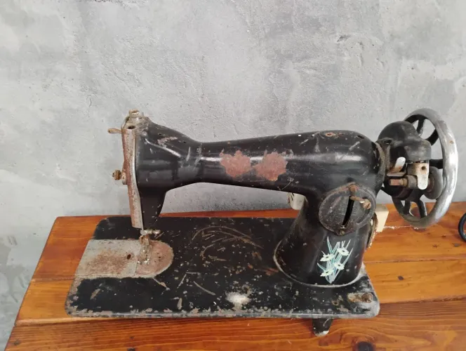 Máquina de costura antiga para colecionador!. $100,00