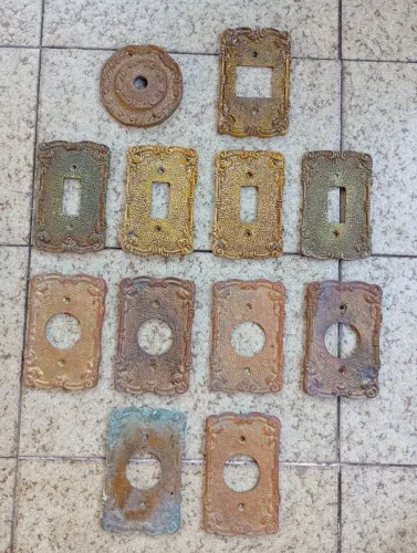Lote 12 Tampas de tomadas em bronze