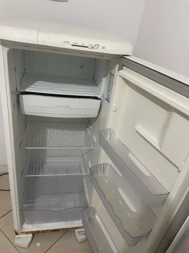 Geladeira RE31 Electrolux