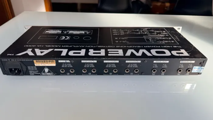 Behringer Powerplay HA4000 Amplificador de Fones Rack Profissional