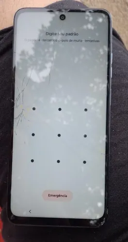 Celular Motorola G05 4 meses de uso, apenas a tela trincada, funcionamento 100%
