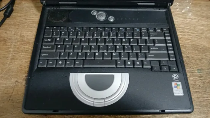 Notebook Antigo ( Com defeito )