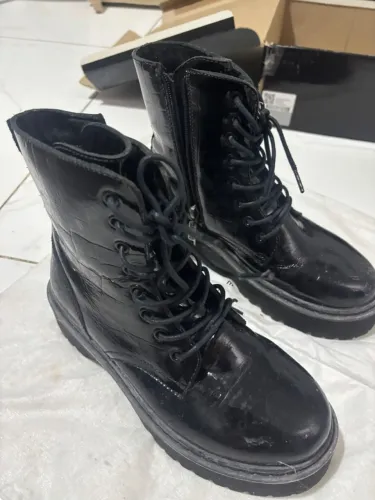 Bota preta linda da John John
