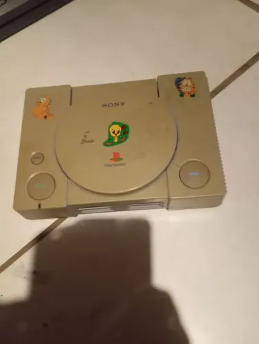 Console de play 1 e alguns jogos