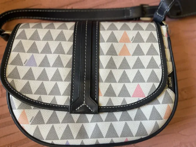 Bolsa Schutz em couro 
