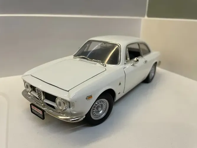 Miniatura 1/18 Road Signature Alfa Romeo Giulia Sprint GTA