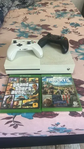 XBOX ONE S 1TB 2 manetes funcionando perfeitamente