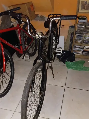 Pra vender! Bicicleta aro 26! Nem cheguei ah usar, tem outro central aqui!