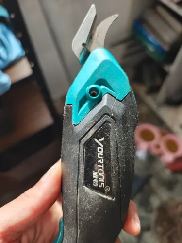 Tesoura Elétrica a Bateria YOURTOOLS - Agilize seus Cortes!