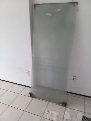 Vendo porta de vidro 