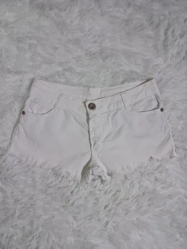 Short Branco Desfiado Tamanho 44