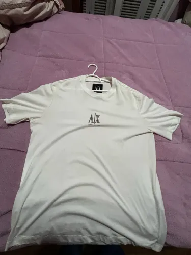 Camiseta Armani Exchange. Tamanho P