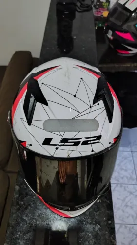 Vendo capacete LS2 e outro EBF