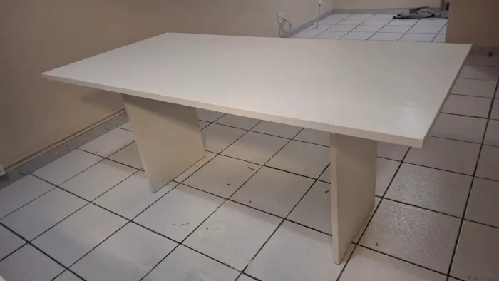 Mesa branca 1,80m por 80cm