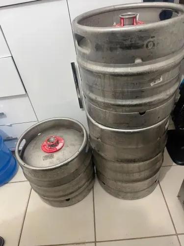 Vazilhame de Barril de chopp Ambev, com 30 e 50 litros de capacidade