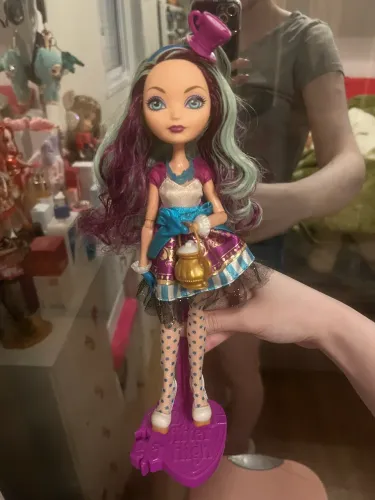 Boneca Ever After High Madeline Hatter 