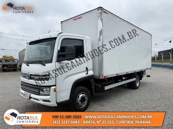 VW 11.180 2022 Baú 6,20m