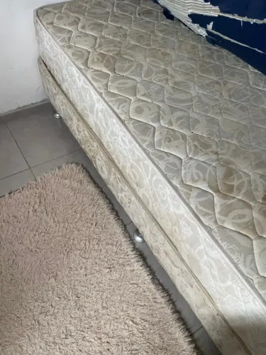 2 Camas de Solteiro ou 1 de Casal
