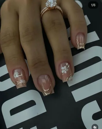 Vaga para manicure 
