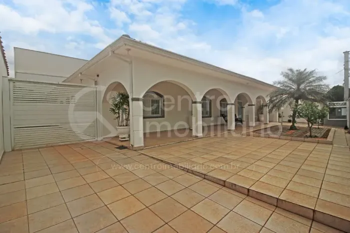CASA à venda com 3 quartos em Peruíbe, no bairro Parque Balneario Oasis