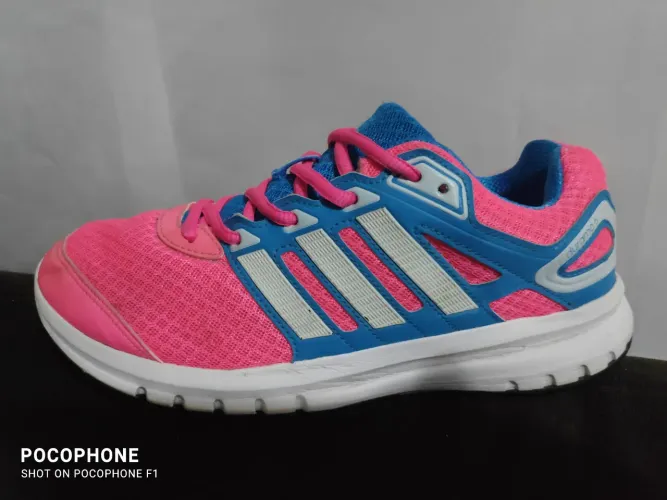 Adidas Dutamo 6, N°37, super conservado.
