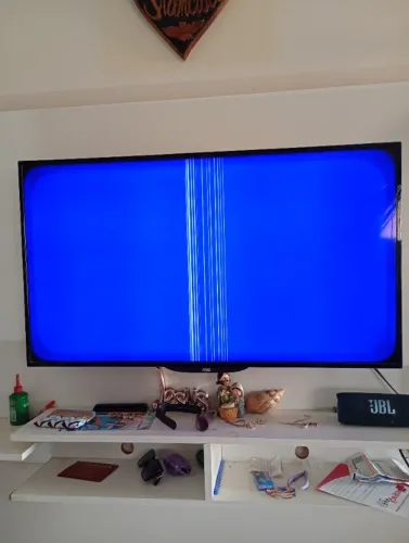 TV AOC 32" com defeito