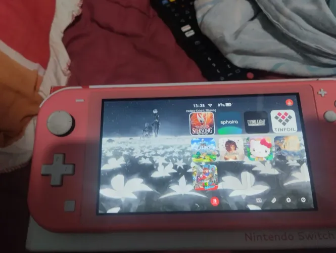 Nintendo switch lite desbloqueado com loja Premium, troco por PS4 mais repasse meu