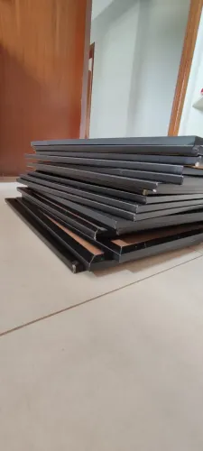 Lote de molduras A3 pretas + acetatos - ótimo estado