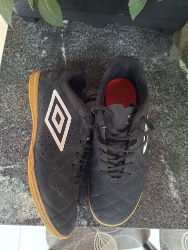 Chuteira de futsal umbro
