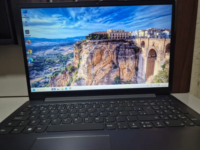 Notebook Lenovo i3 11? Geração 