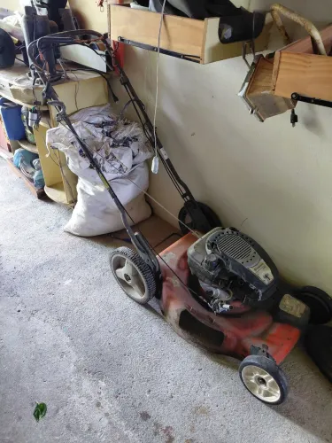 Cortador de Grama Husqvarna J 55SL (Motor Briggs & Stratton) - Para Peças ou Conserto