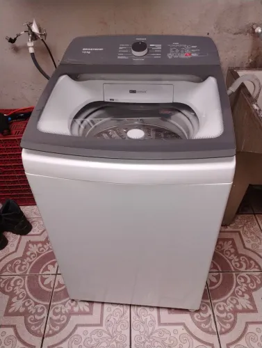 Vende-se Máquina Brastemp 13 kilos, Fogão de 5 bocas, Mesa de 6 Lugares e geladeira