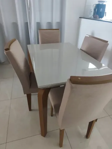Mesa de Jantar 4 cadeiras, praticamente nova