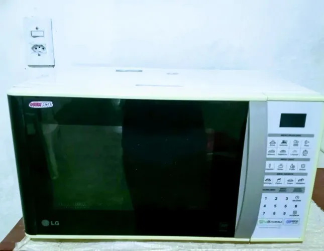 Micro-ondas LG 23 litros 