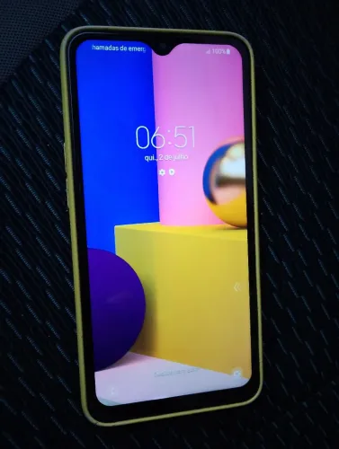 Vendo um celular Samsung a10s sem tela trincada