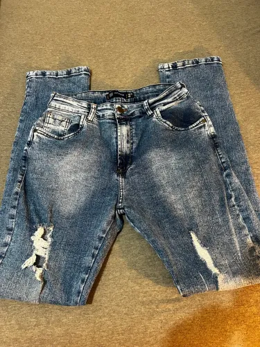 calça jeans azul escuro
