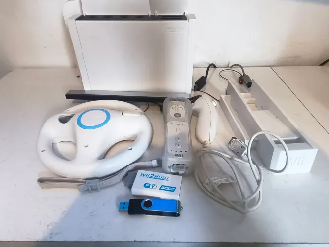 Nintendo Wii Desbloqueado 1 Wii Remote e Nuchuk, cartão de memória 64gb jogos instalados