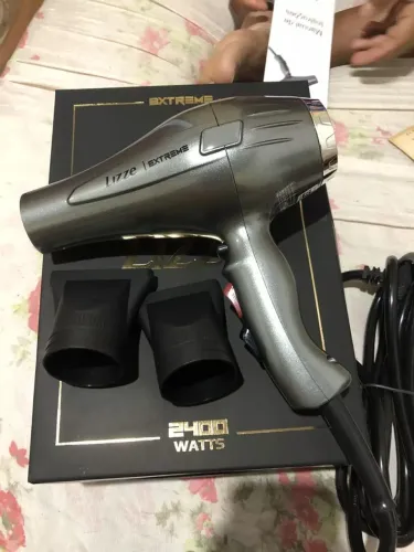 Vendo. Esse secador e essa chapinha boa para profissional da beleza