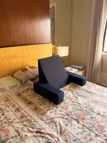 Encosto Ortopédico para Cama com Apoio para Braços - Excelente Estado