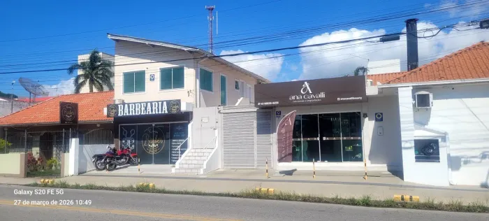 Salas comerciais sobrelojas